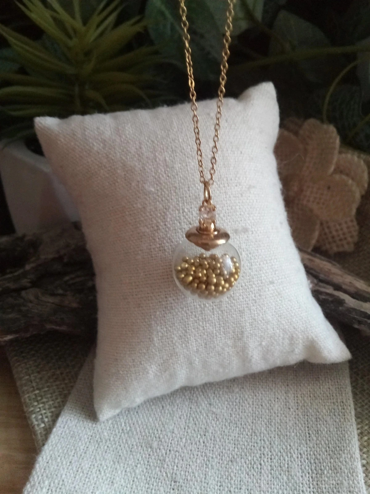 Bohemian glass globe necklace with gold seeds – photo 3